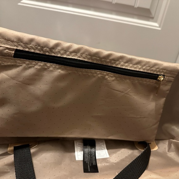 Reaction Kenneth Cole Chelsea 20” soft side Expandable 8-wheeled Carry-On - Picture 4 of 14